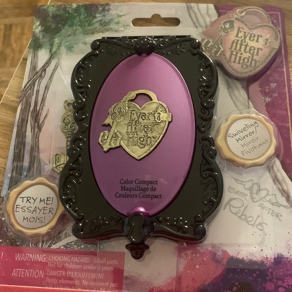 Ever After High Rebel Color Compact with Swivel Mirror - Picture 2 of 4